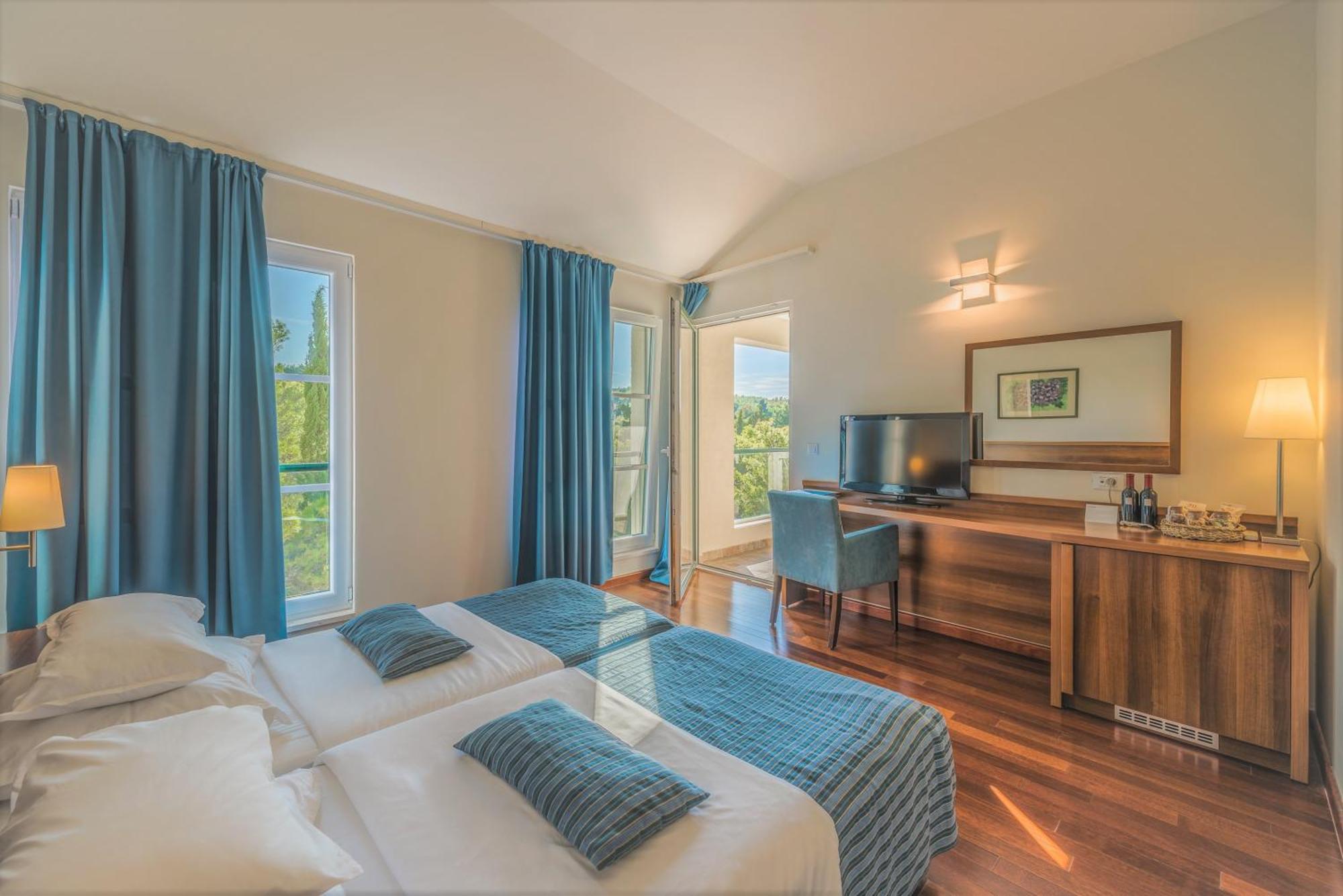 Aminess Vival Velaris Resort スペタル エクステリア 写真